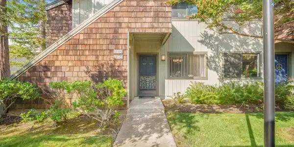 1204 La Terrace Circle