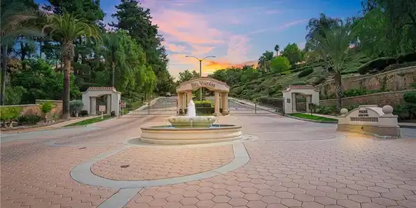 2089 Paseo Azul