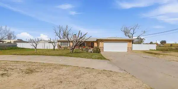 10231 E Avenue R2