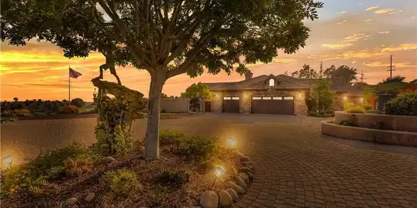 3505 Vista Laguna Road
