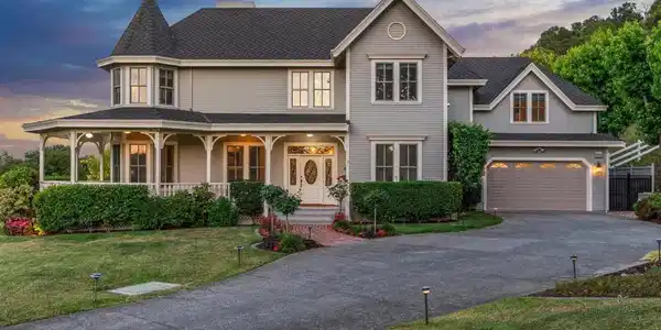 555 Highland Dr