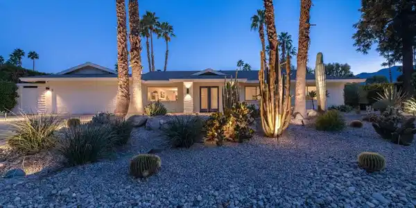 2517 E Mesquite Avenue