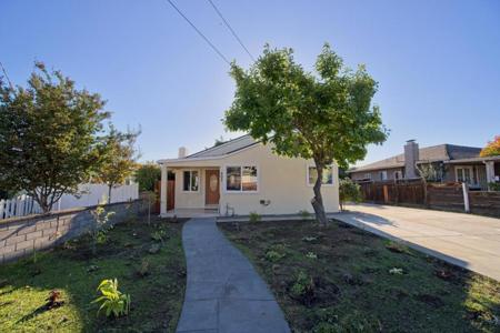 207 N Claremont Avenue