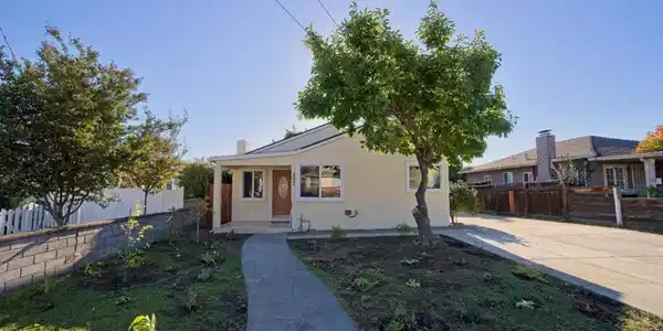 207 N Claremont Avenue