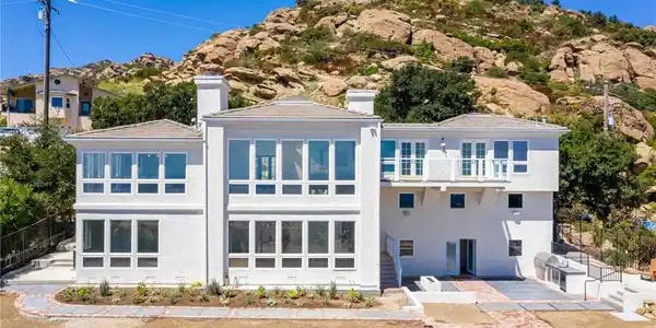1112 Mesa Drive