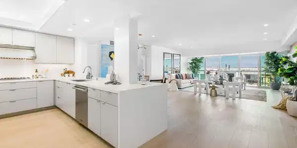 13600 Marina Pointe Drive