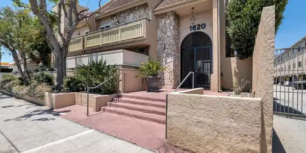 1620 N San Fernando