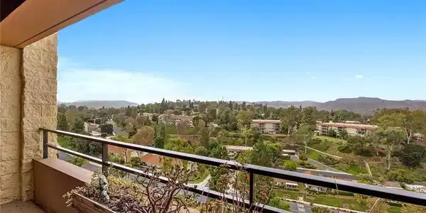 24055 Paseo Del Lago