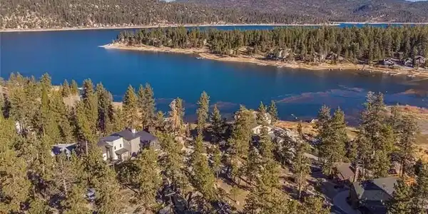 831 Cove Drive