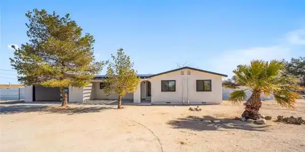 6595 Desert Knoll Avenue