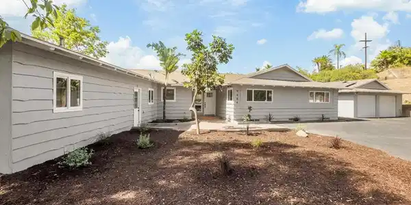 9484 86 La Cuesta Dr