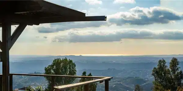 1742 Via Ladera