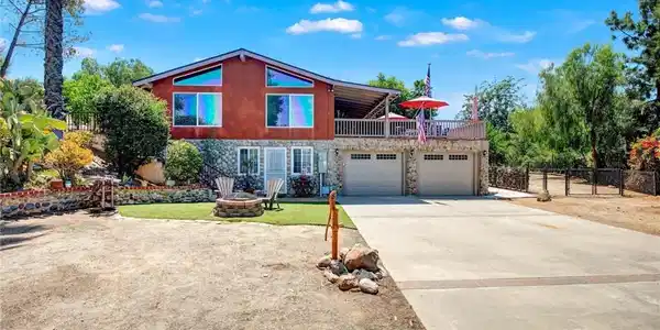 1026 Arnold Way