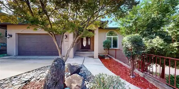 5002 Royal Oaks Drive