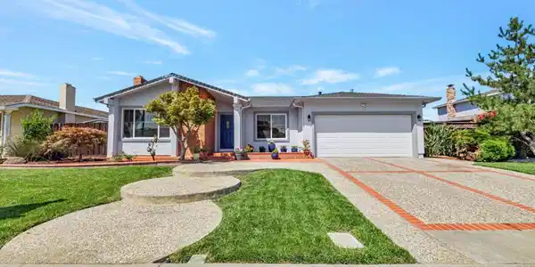 6113 Oak Forest