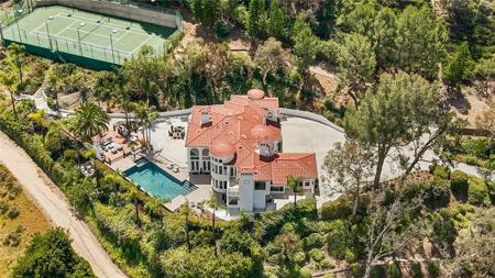 10696 Skyline Drive