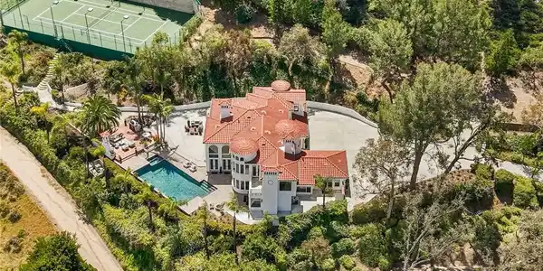 10696 Skyline Drive