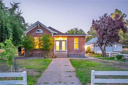 206 E Mcdowell Avenue