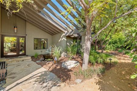 4556 Poe Avenue