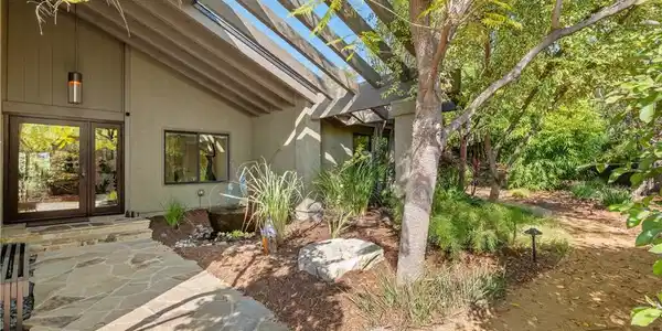 4556 Poe Avenue