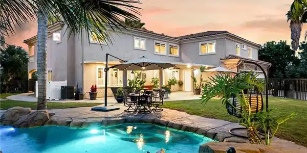 831 W Las Palmas Drive