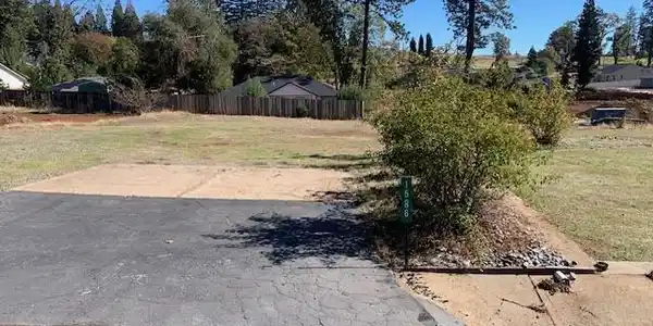 1586 Gate