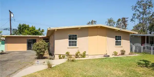 5937 N Orangecrest