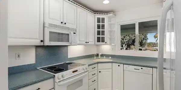 944 Knoll Vista Drive