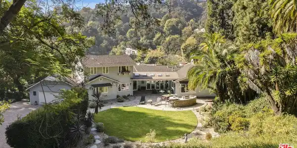 1250 Roscomare Road