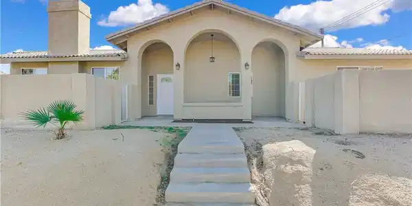 51765 Avenida Rubio