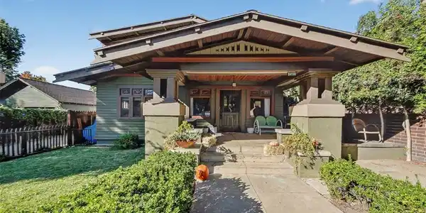 1251 N Palomares