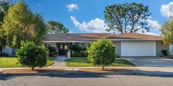 652 E Mariposa