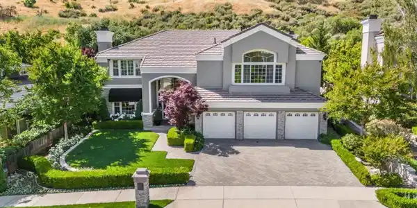 6541 Stonehill Drive