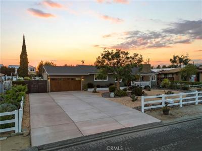 4935 Maureen Lane