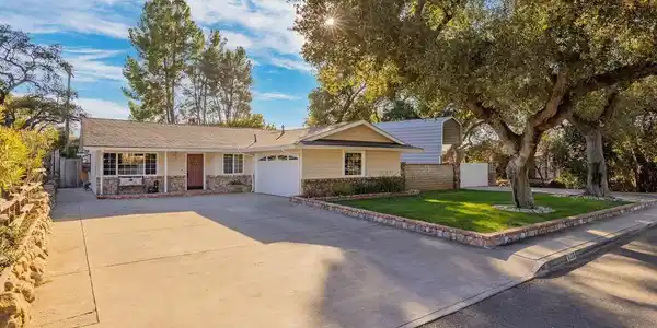 1186 Alviria Drive