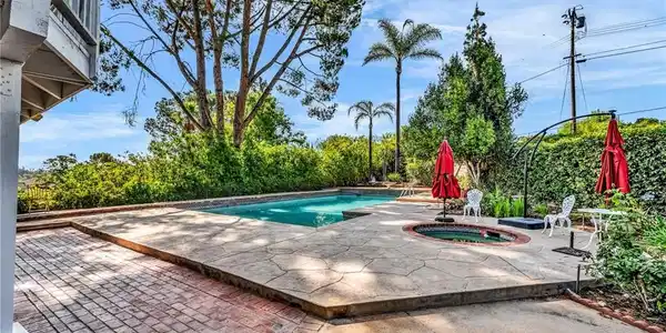 8404 Joan Lane