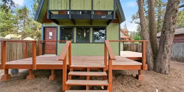 461 W Meadow