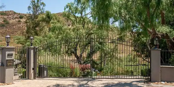 9911 Overhill Drive