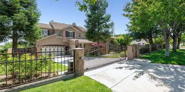 8911 Mustang Road