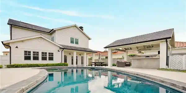1632 W 10th