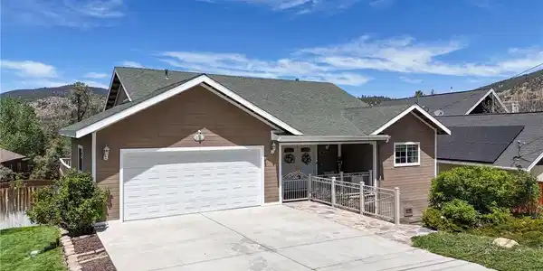 8921 Deer Trail