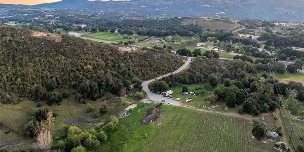 39948 Avenida La Cresta