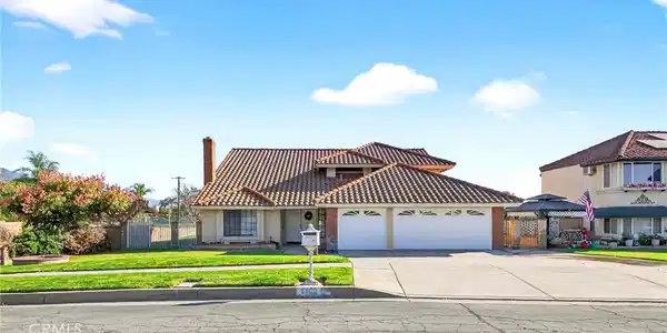 6109 Vineyard Ave
