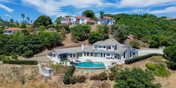 2370 Dos Lomas