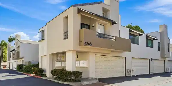 4265 Las Virgenes