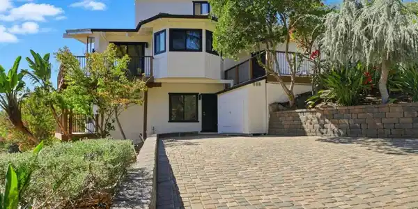 16955 Oakridge Lane