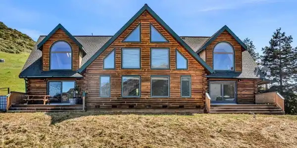 530 Leon Way