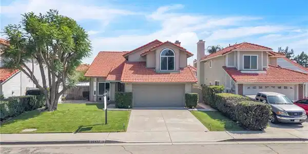 16933 Farwell