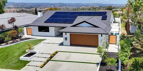 25281 Via De Anza