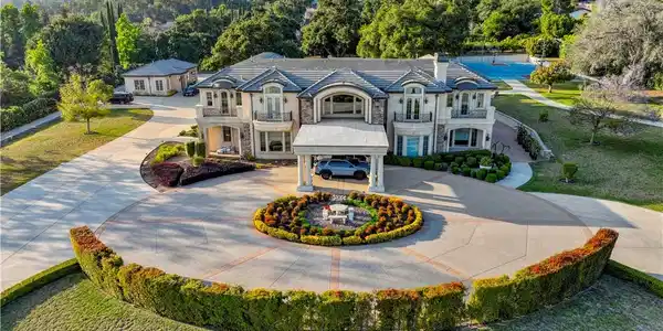 1433 Royal Oaks